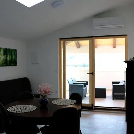 Apartman Penthouse & Franci