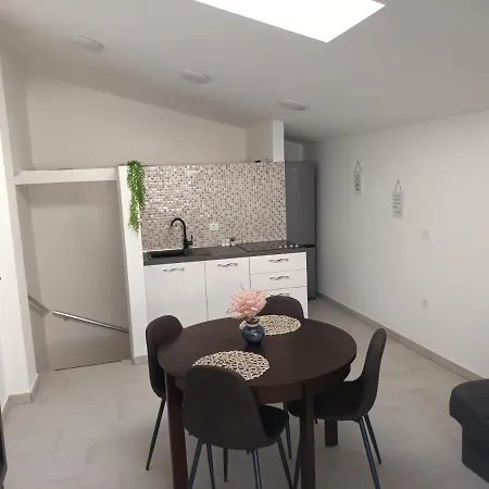 Penthouse & Franci Apartament *